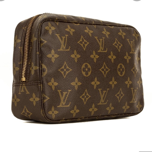 Authentic Louis Vuitton monogram Trousse Toilette 23 cosmetics bag